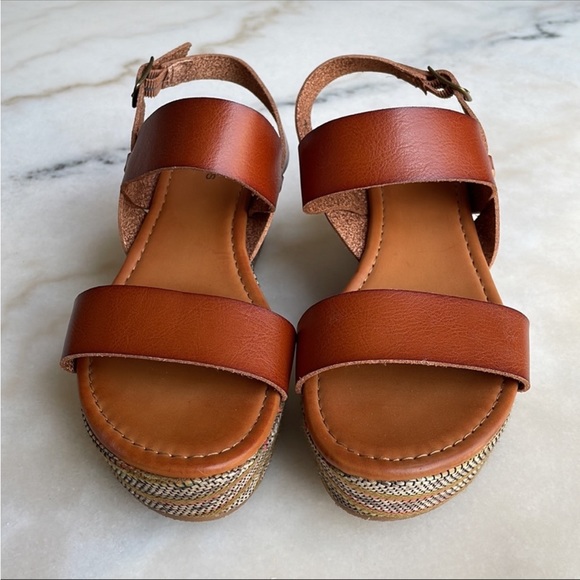 Wedge sandals size 7 - Picture 2 of 8